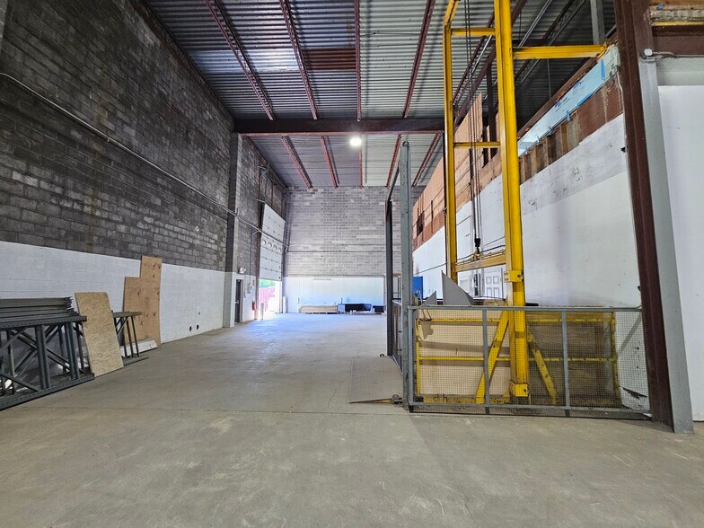 More Photos Of 43 Transport Ln, Pine Island Warehouse For Lease