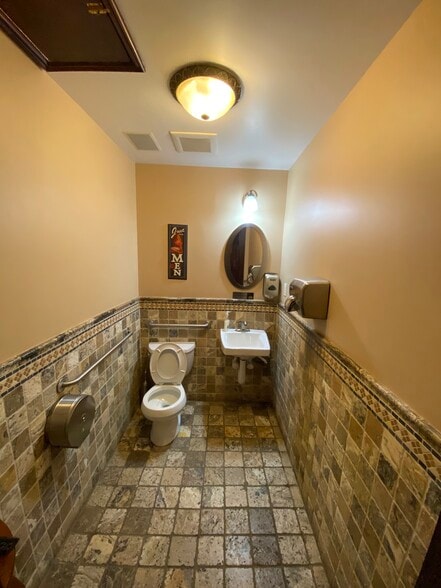 More Photos Of 10 Marble Ave, Pleasantville Bar For Lease