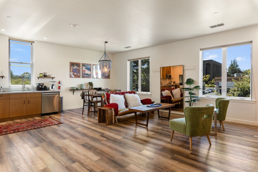 More Photos Of 302 N Main St, Lakeport Storefront For Sale