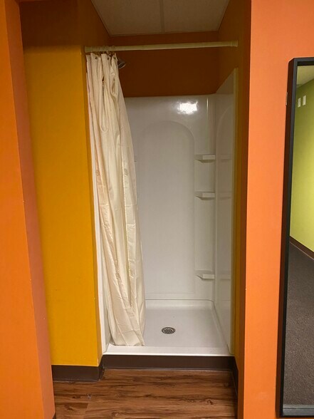 More Photos Of 300 Industrial Pky, Chagrin Falls Light Manufacturing For Lease