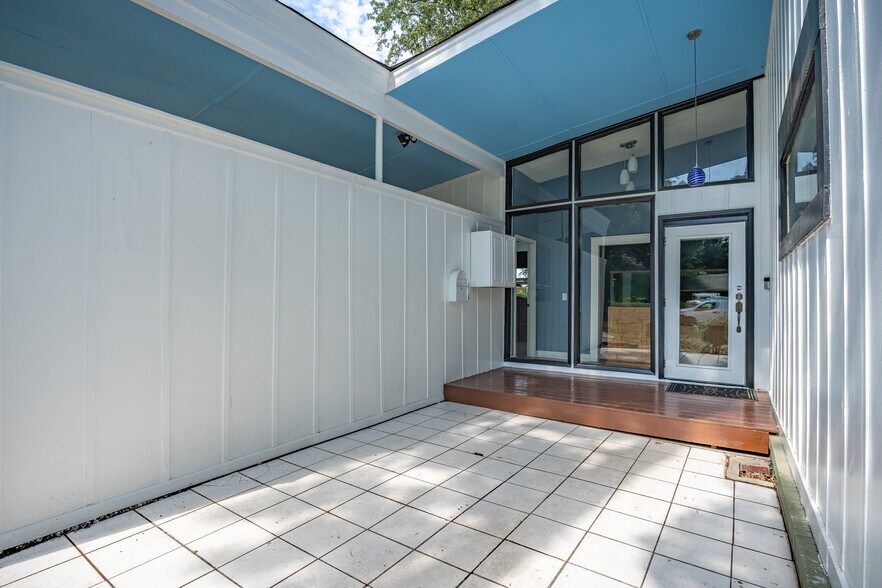 More Photos Of 128 Latonea Dr, Columbia Office Residential For Sale