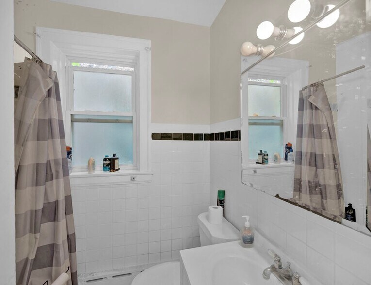 More Photos Of 1103 Simpson St, Evanston Apartments For Sale