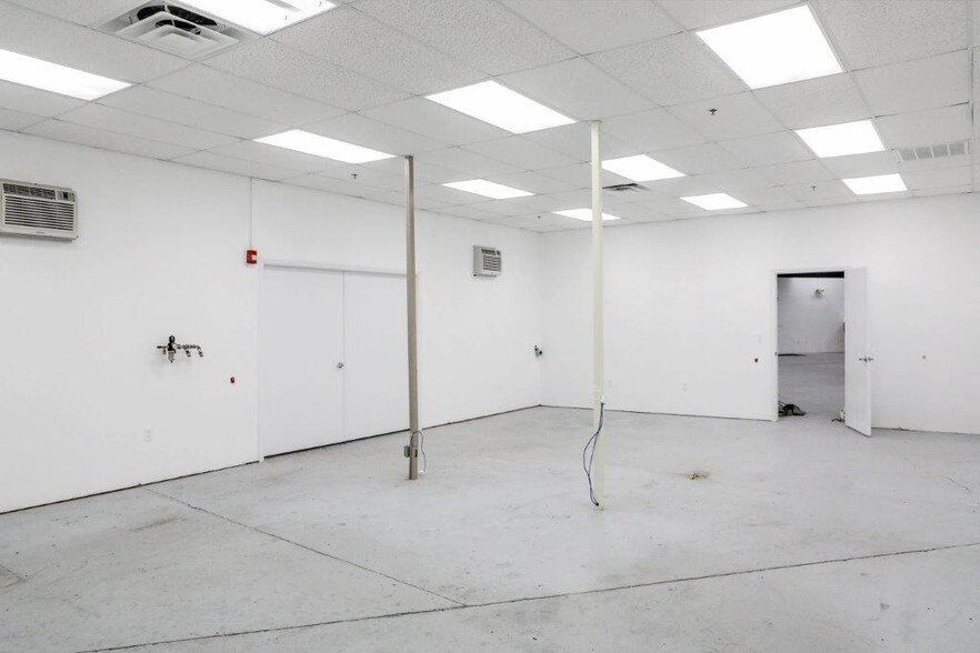 More Photos Of 14101-14105 Mccormick Dr, Tampa Light Manufacturing For Lease