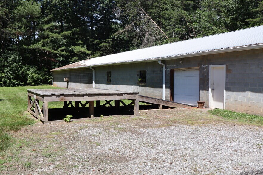 More Photos Of 5766 W US Highway 421, Wilkesboro Warehouse For Lease
