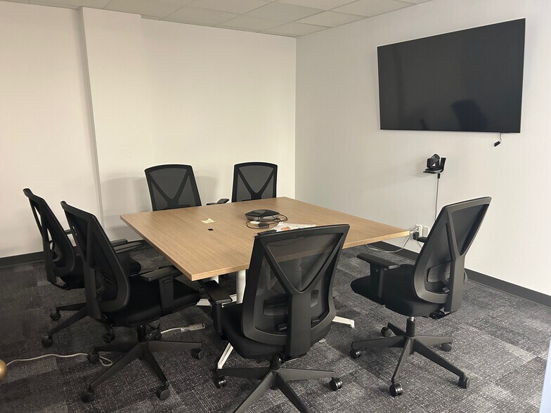 More Photos Of 1555 Rue Peel, Montréal Office For Lease