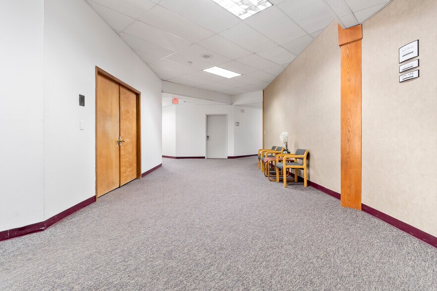 More Photos Of 313 Ushers Rd, Ballston Lake Office For Lease