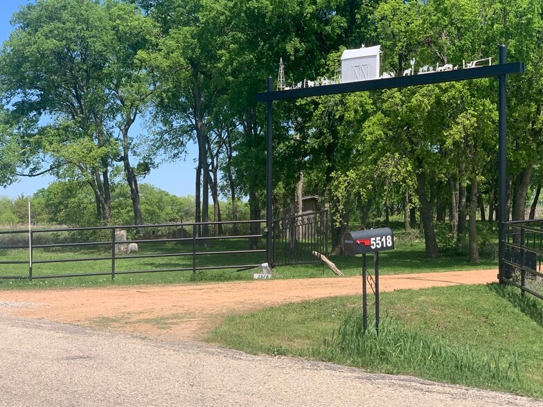 More Photos Of 5518 County Road 126, McKinney Office Residential For Lease