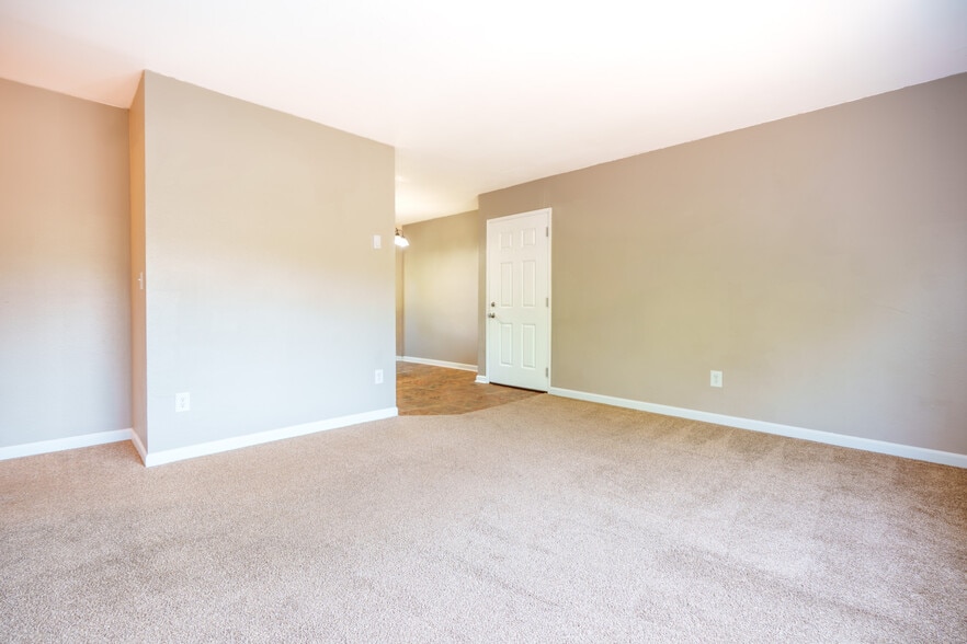 More Photos Of 9512-9524 N Oswego Ave, Portland Apartments For Sale