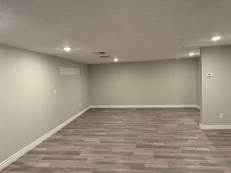 More Photos Of 10729 N 19th Ave, Phoenix Flex For Lease