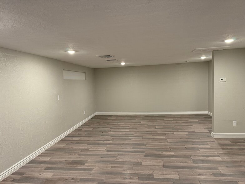 More Photos Of 10729 N 19th Ave, Phoenix Flex For Sale