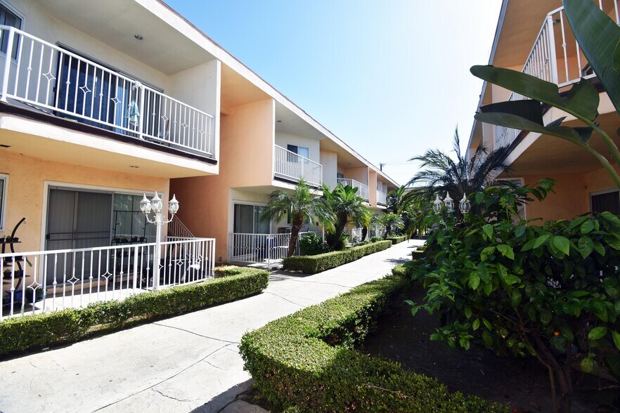 More Photos Of 3835 W 104th St, Inglewood Apartments For Sale