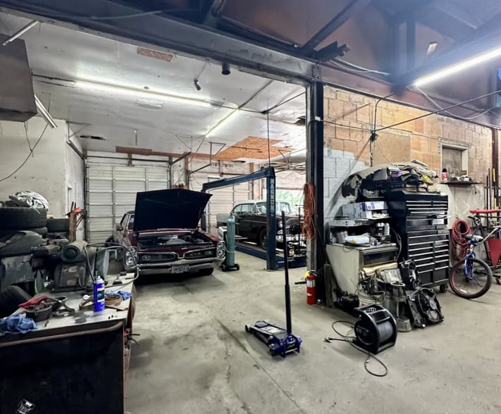 More Photos Of 301 N McKenzie St, Foley Auto Repair For Sale