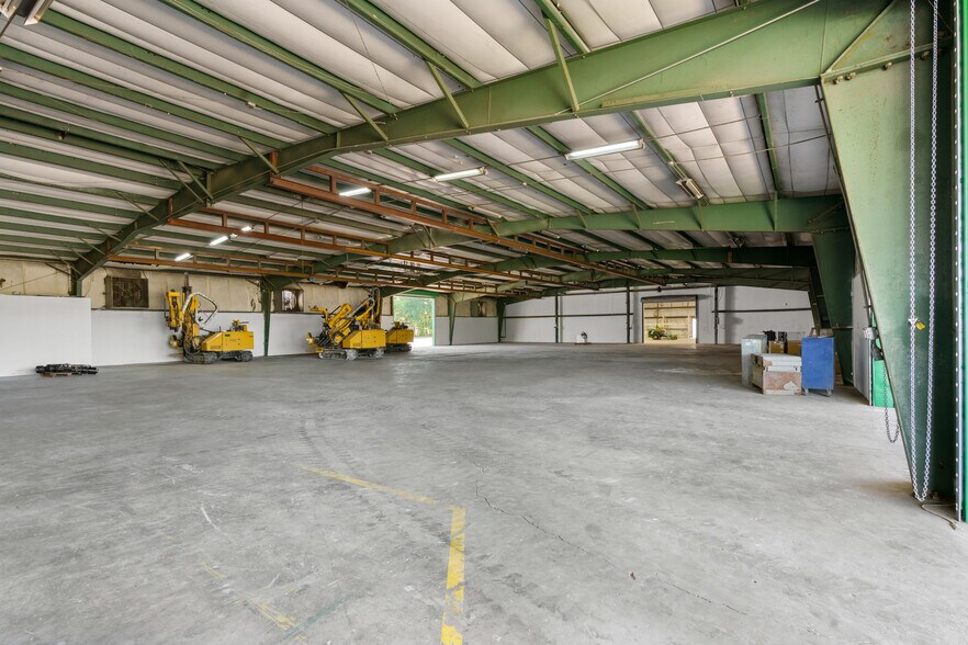 More Photos Of 13595 SE 31st Ave, Summerfield Warehouse For Sale