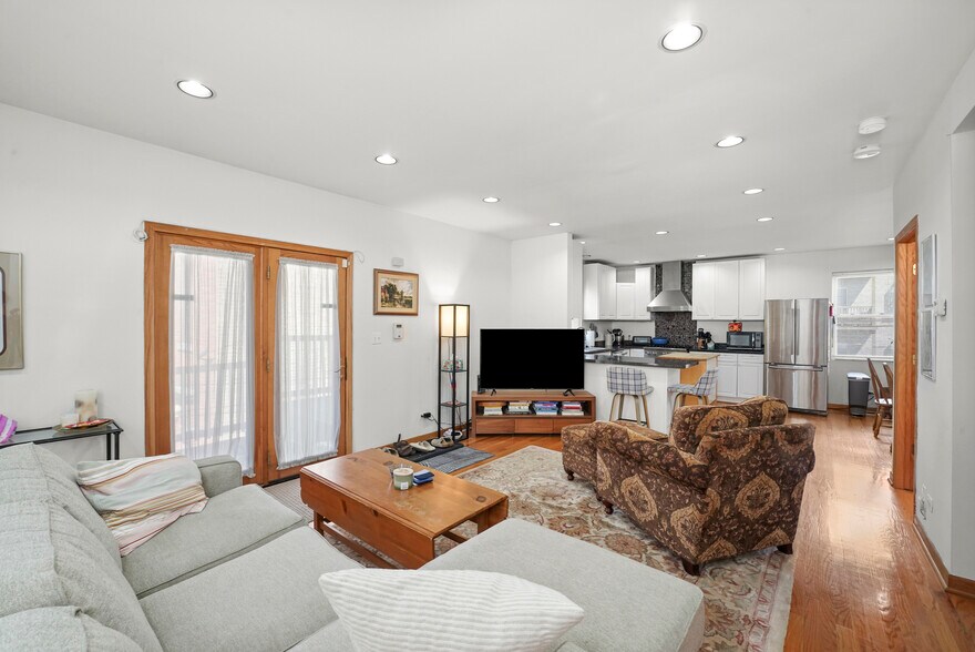 More Photos Of 3135 N Clifton Ave, Chicago Apartments For Sale