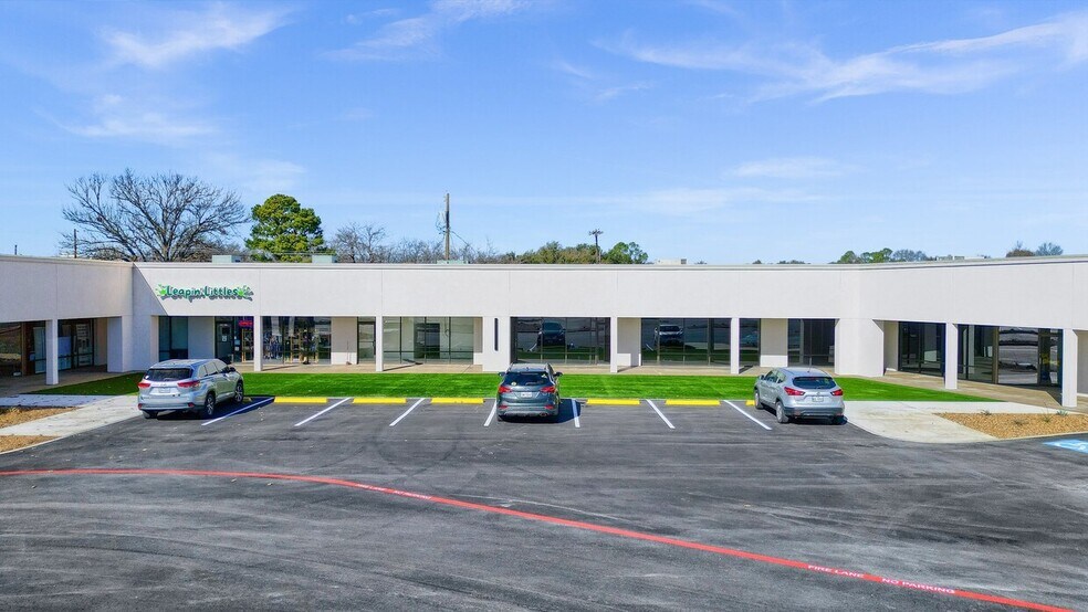 More Photos Of 215-220 Sunset Blvd, Sherman Storefront For Lease