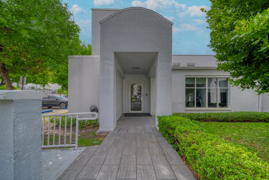 More Photos Of 7500 NW 52nd St, Miami Medical For Lease