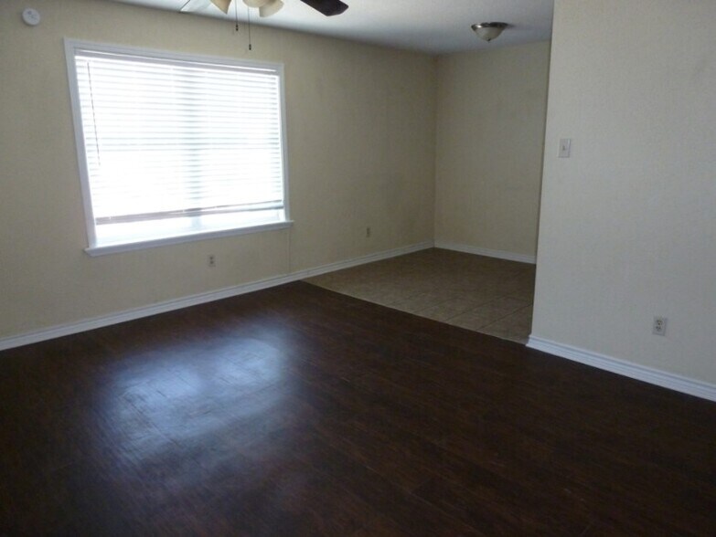 More Photos Of 803-805 Oran Cir, Bryan Apartments For Sale