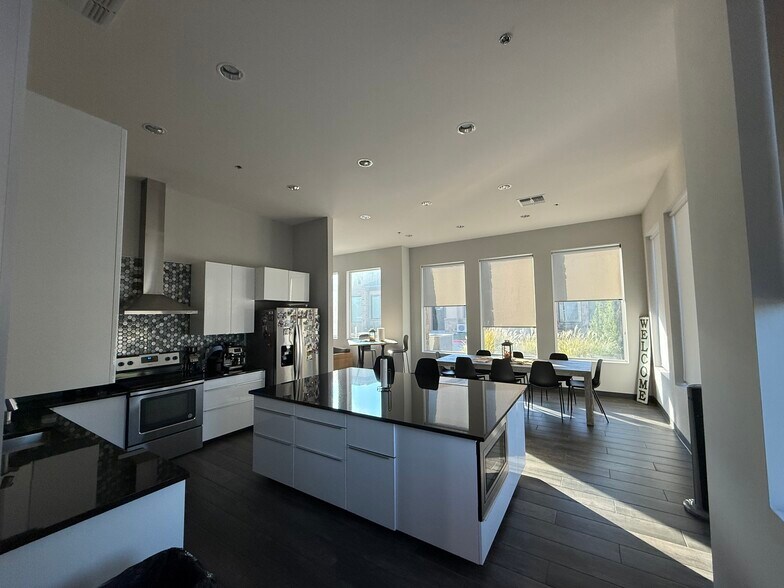 More Photos Of 1024 Texan Trl, Grapevine Medical For Sale