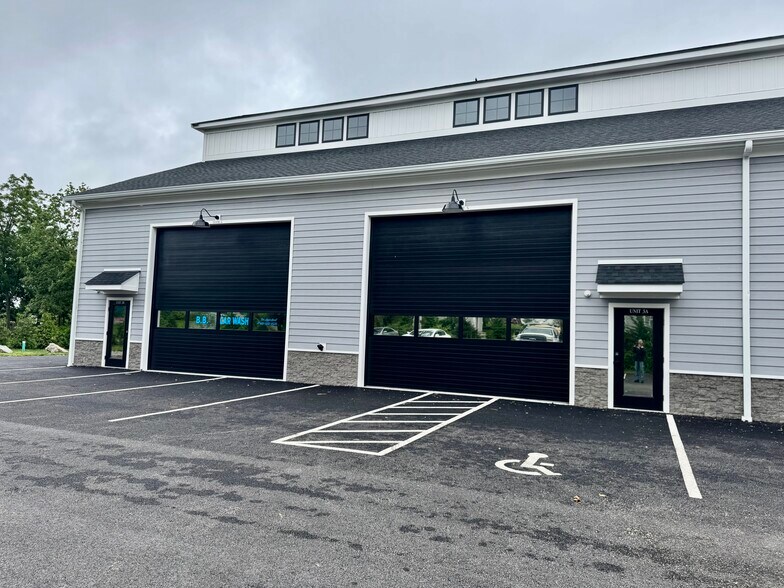 More Photos Of 2951 E Main Rd, Portsmouth Warehouse For Lease