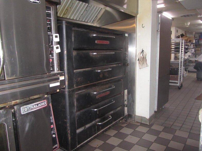 More Photos Of 4425 Highway 55, Medina Restaurant For Sale