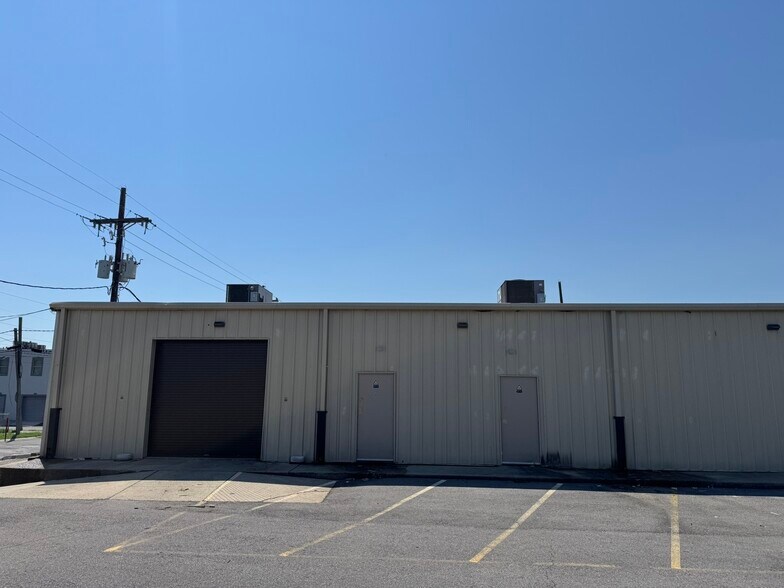 More Photos Of 8201 Earhart Blvd, New Orleans Freestanding For Lease