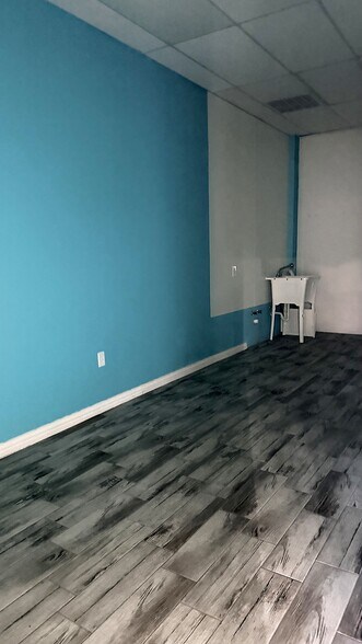 More Photos Of 1624 Hill Ave, Dickinson Storefront Retail Office For Lease