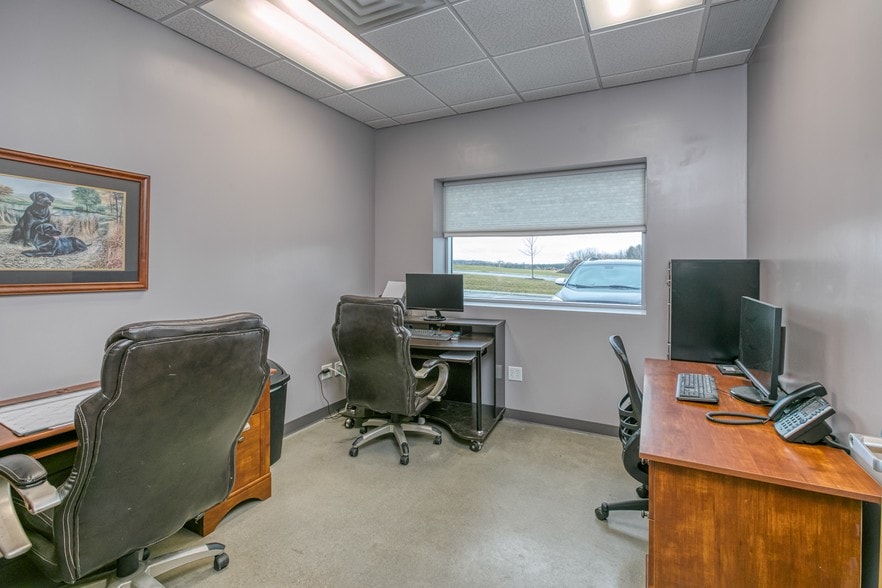 More Photos Of 1974 Pond View Dr SE, Lonsdale Warehouse For Sale