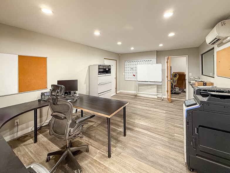 More Photos Of 7650 Gloria Ave, Van Nuys Warehouse For Sale