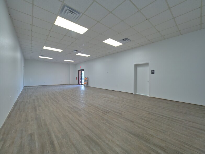 More Photos Of 18 S Main St, Brooksville Office For Lease