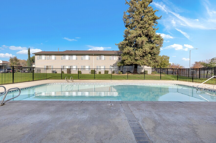 More Photos Of 1832 Merced St, Madera Apartments For Sale