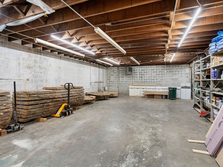 More Photos Of 1305 SE Belmont St, Portland Office For Sale