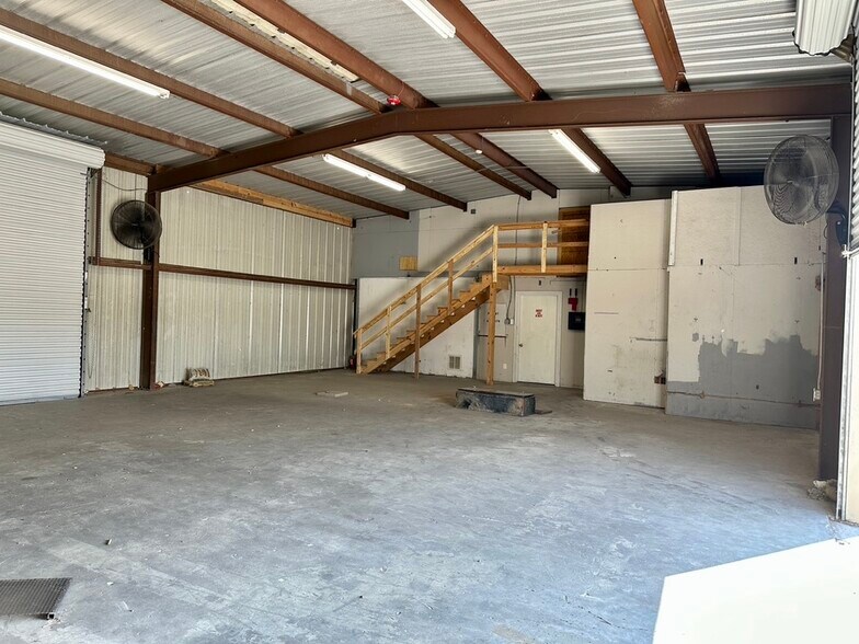 More Photos Of 4850 Lafin Rd, Beaumont Warehouse For Lease