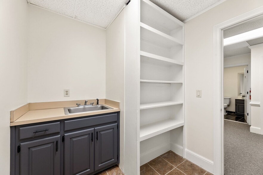 More Photos Of 200 Market Pl, Roswell Office Residential For Sale