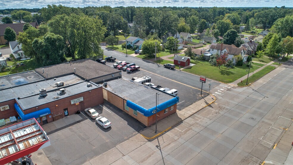 More Photos Of 206 Union St S, Mora Freestanding For Lease