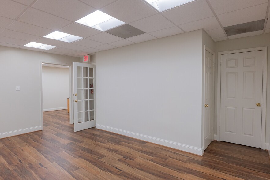 More Photos Of 10470-10476 Armstrong St, Fairfax Medical For Sale