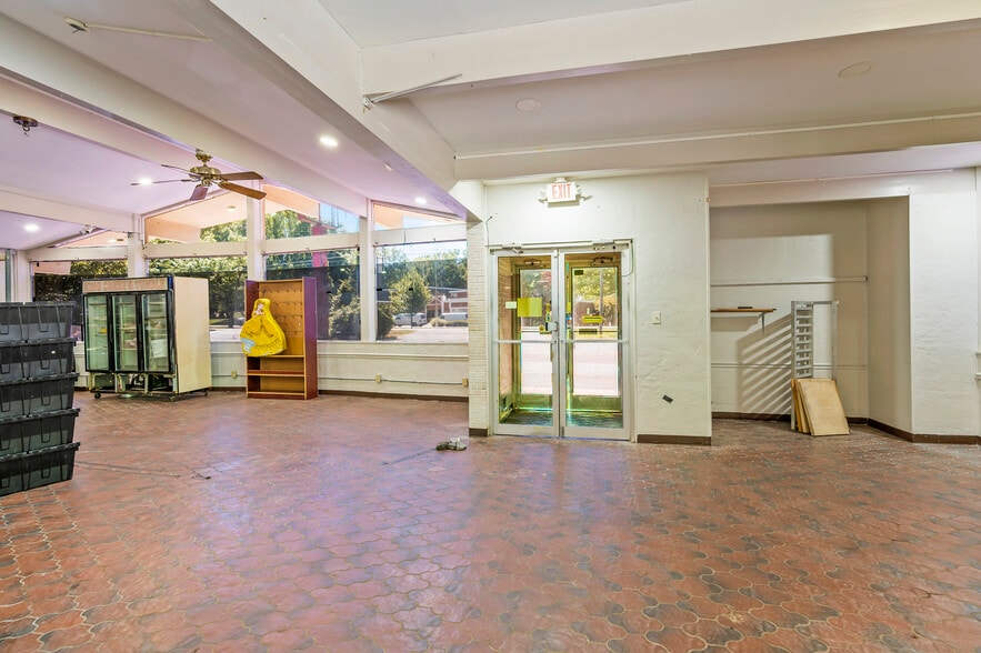More Photos Of 725 Coliseum Dr, Winston-Salem Restaurant For Lease