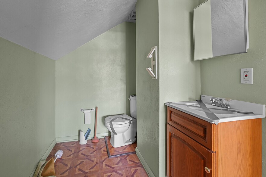 More Photos Of 649 Washington St, Attleboro Office Residential For Lease