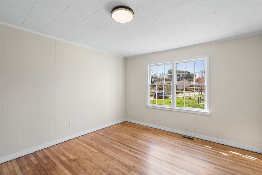 More Photos Of 720 Main st, Canton Bank For Lease
