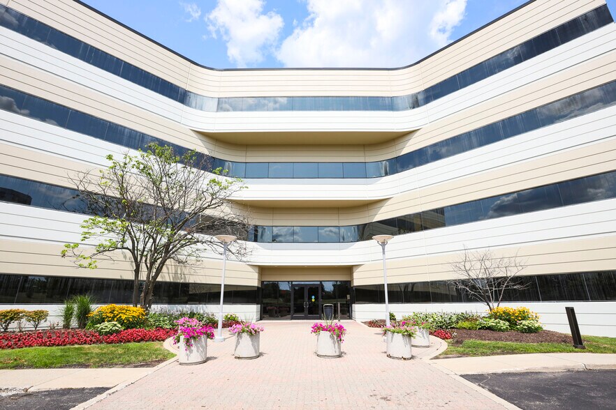 More Photos Of 28400 Northwestern Hwy, Southfield Office For Sale