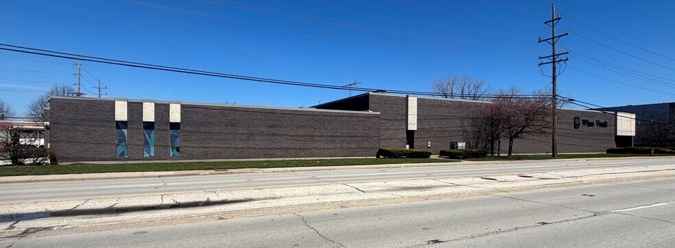 More Photos Of 5900 Howard St, Skokie Warehouse For Sale
