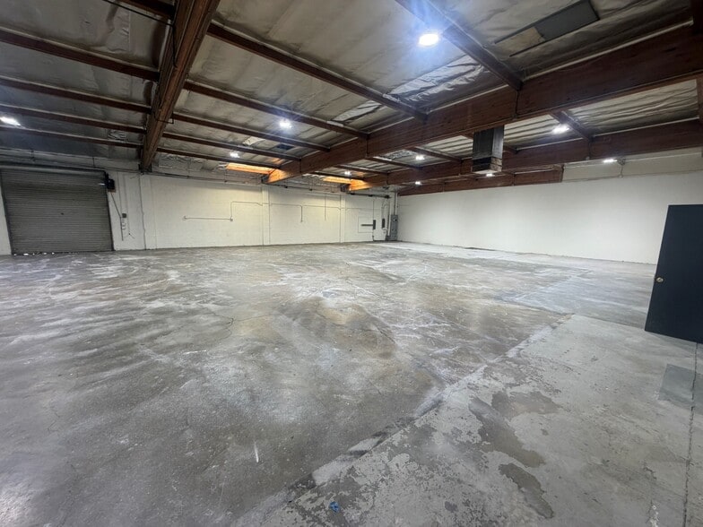 More Photos Of 26541 Ruether Ave, Santa Clarita Light Manufacturing For Lease