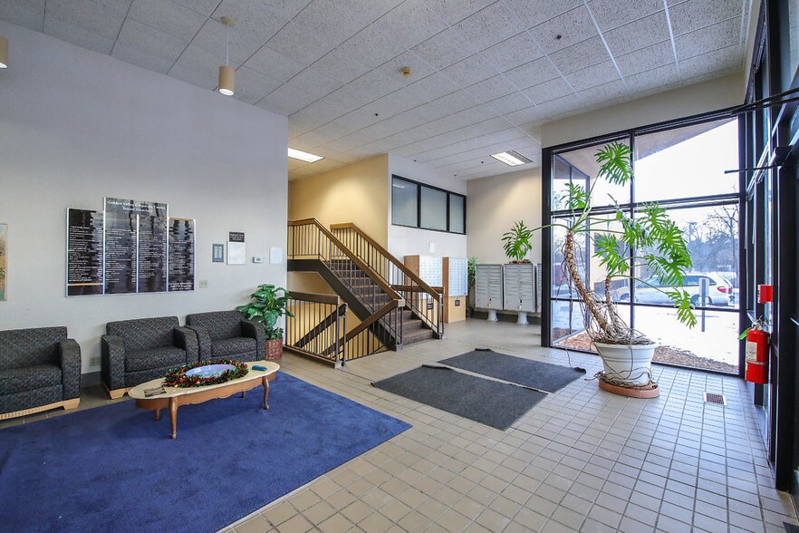 More Photos Of 1710 Douglas Dr N, Golden Valley Flex For Sale