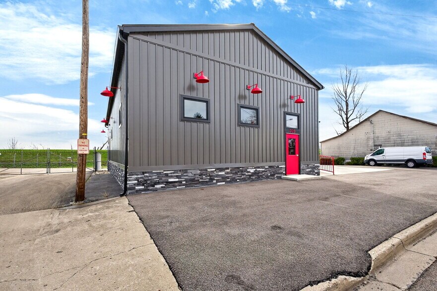 More Photos Of 320 S 1st St, Tipp City Office For Lease