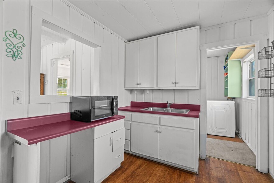 More Photos Of 806 N 3rd Ave, Chatsworth Office Residential For Sale