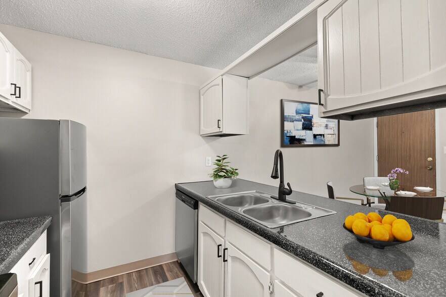 More Photos Of 100-112 5th Ave NW, Altoona Apartments For Sale