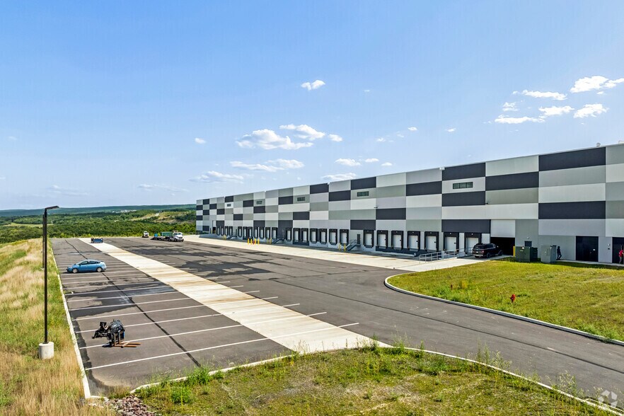 More Photos Of Alberigi Dr, Jessup Distribution For Lease