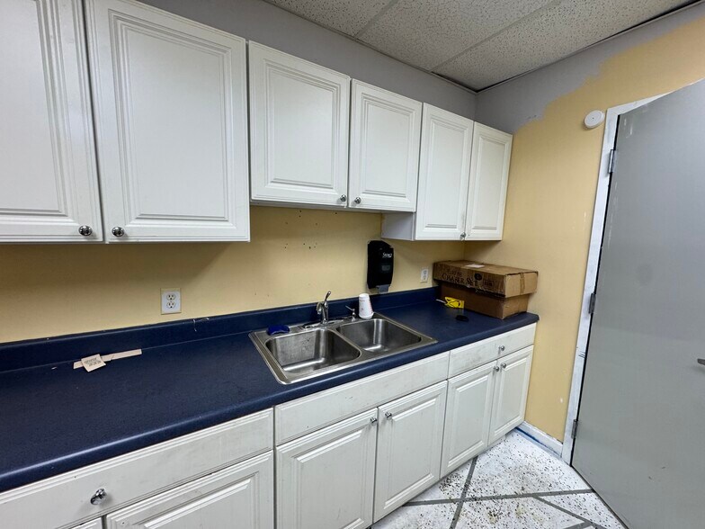 More Photos Of 421 N Gilmer Ave, Lanett General Retail For Sale