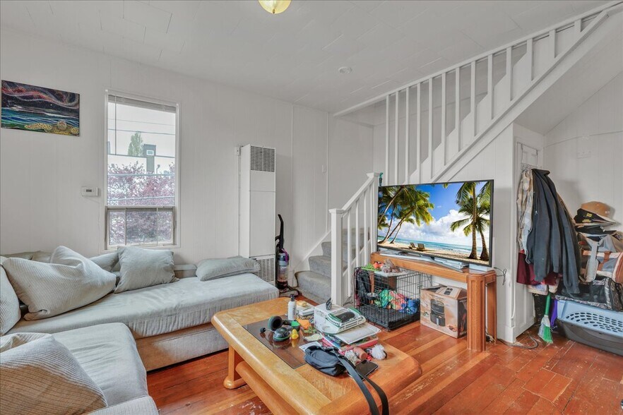 More Photos Of 172 16th Ave, Seattle Multifamily For Sale