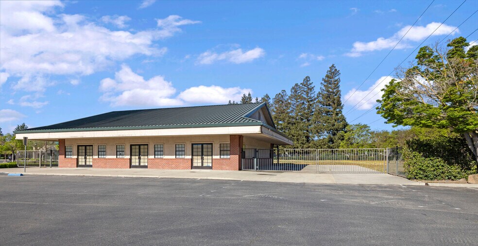 More Photos Of 3404 Shadowbrook Dr, Stockton Storefront Retail Office For Sale