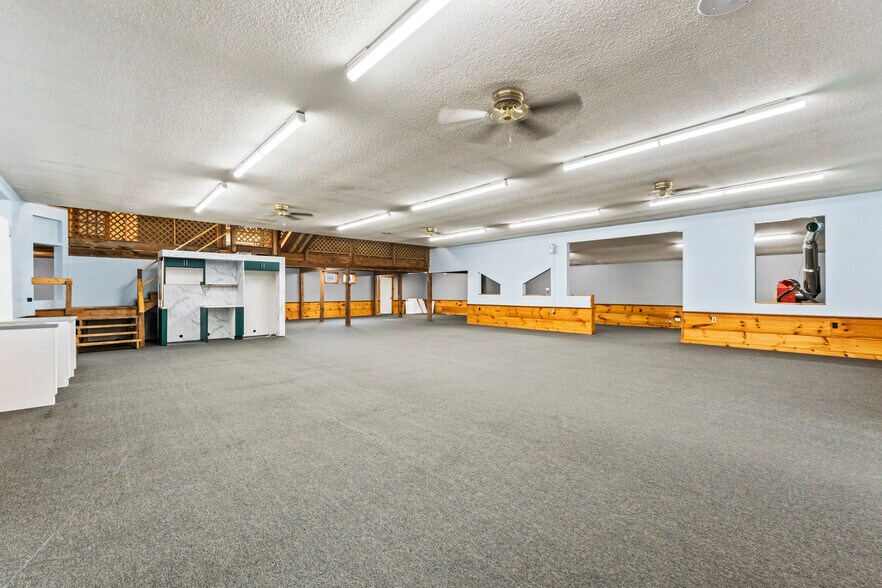 More Photos Of 680 Maine Ave, Farmingdale Storefront Retail Office For Lease